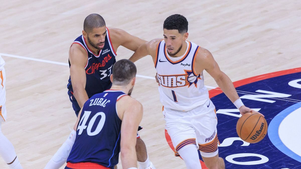 Devin Booker, amendat de NBA cu 35.000 de dolari după ce a criticat un arbitru
