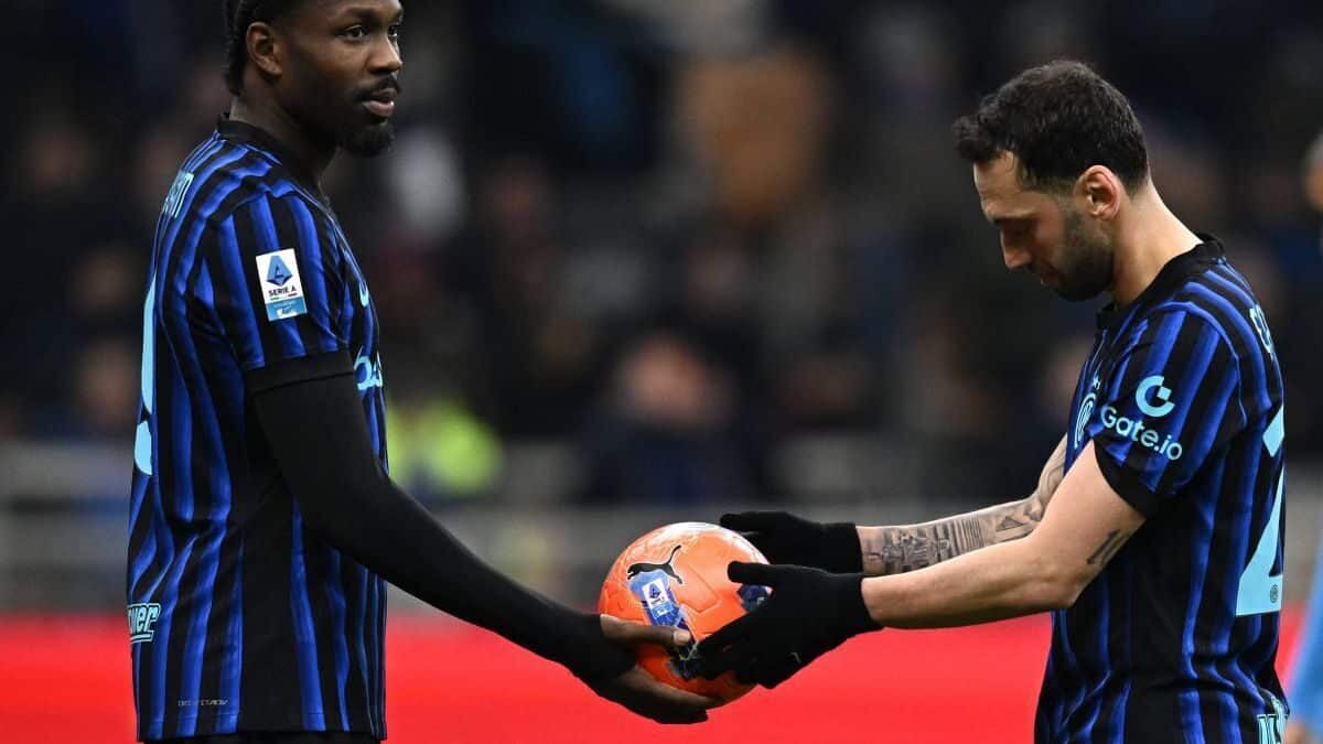 Cristi Chivu îl convinge pe Calhanoglu să rămână la Inter până în 2027