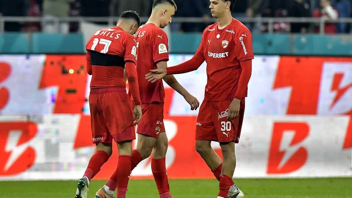Fundașul de 20 de ani de la Dinamo, lăudat de o legendă a Craiovei Maxima