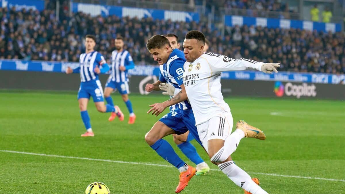 Real Madrid joacă un meci crucial cu Alaves la 9 puncte în spatele Barcelonei