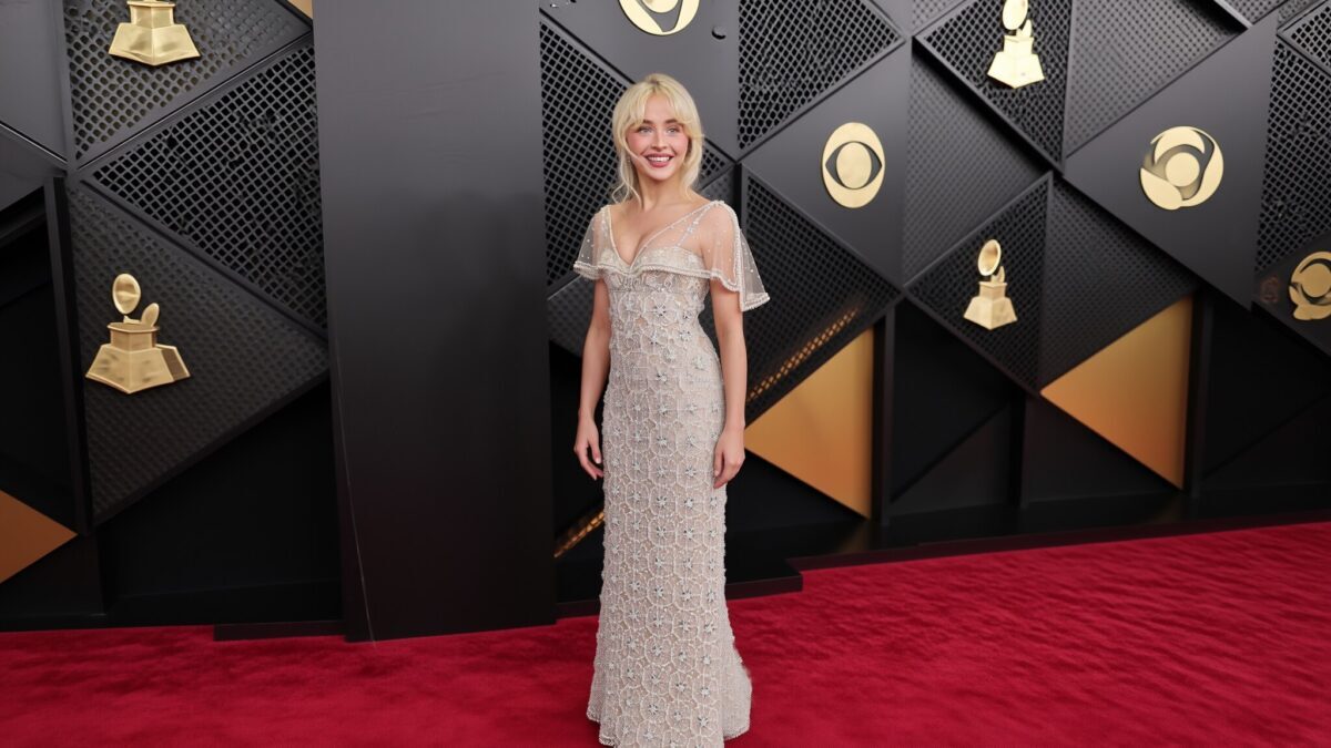 Sabrina Carpenter își cere scuze public după gafa de la Coachella