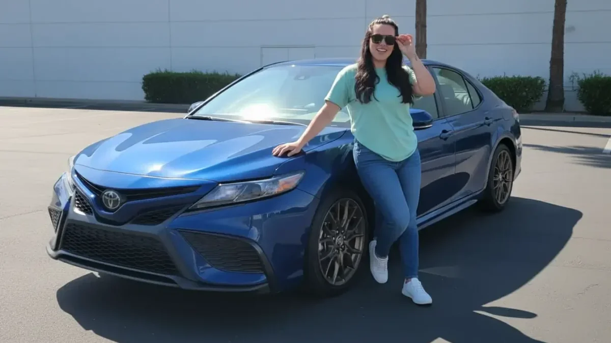 Toyota Camry nou cu 5000 km afișează multiple erori misterioase pe bord