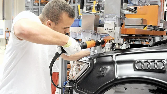 Volkswagen taie 50.000 de joburi în Germania și trece la producția de arme