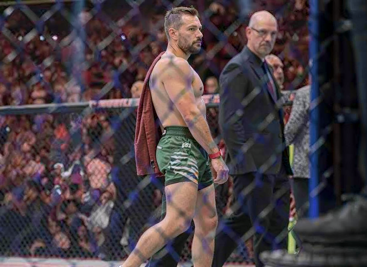 Conor McGregor a revenit in UFC pentru 69 de secunde si a pierdut prin TKO cu Max Holloway dupa o accidentare la genunchi