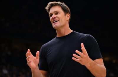 Tom Brady l-a pălmuit pe Logan Paul la Fanatics Fest din New York pe 17 iulie