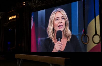 Nadia Comăneci a apărut surpriză la festivalul Nostalgia înaintea aniversării de 50 de ani a primului 10