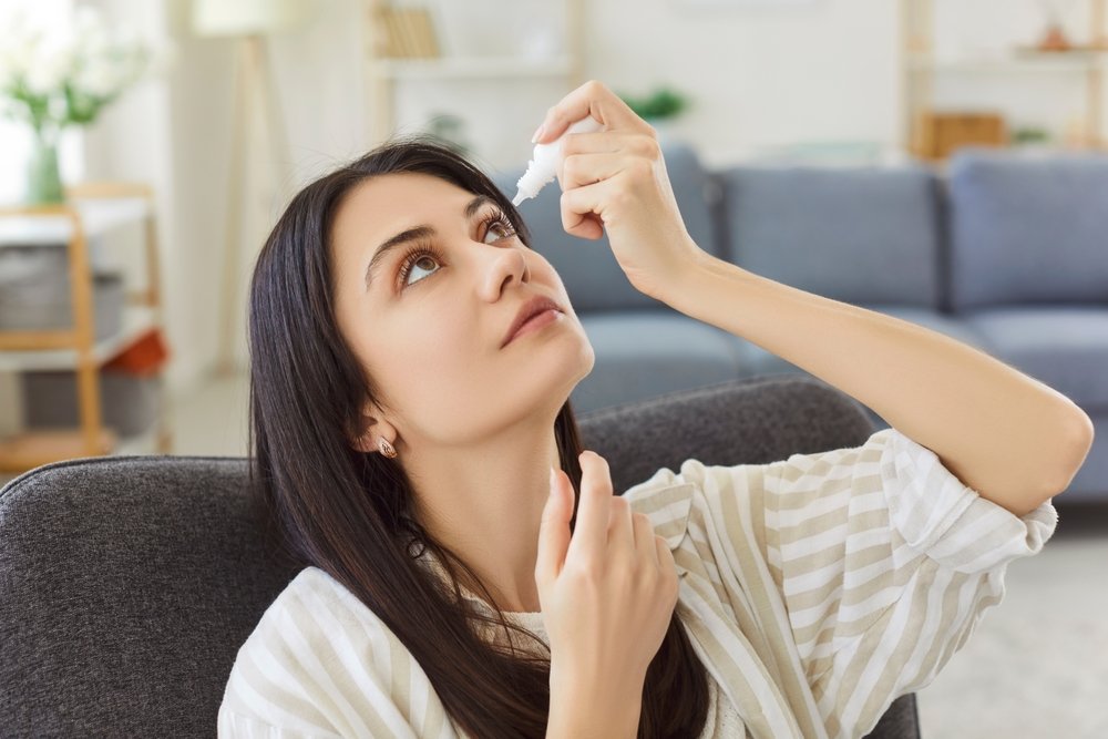 Picăturile pentru ochi uscați: soluții eficiente pentru confortul ocular