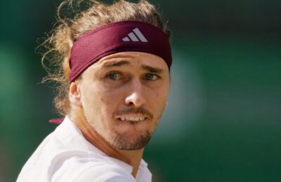 Alexander Zverev a trecut de Wu Yibing la Shanghai după un moment cu dureri la glezna stângă