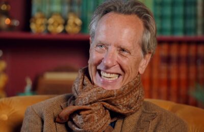 Richard E. Grant s-a dat de gol la Celebrity Traitors. Amol Rajan și James Acaster au ajuns în sicrie