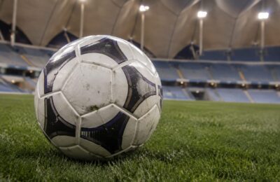 Cristiano Ronaldo a marcat golul 981 într-un meci întârziat o oră de o alertă de securitate la Riad