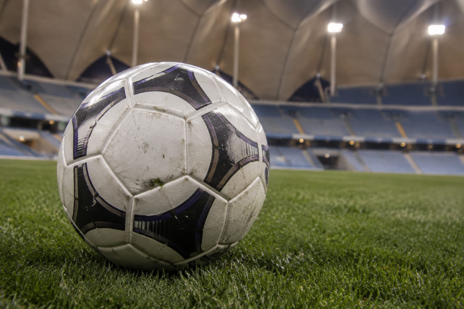 Minge pe King Saud University Stadium