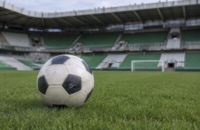 Valencia a scos un 2-2 cu Racing la debutul lui Javier Aguirre, cu goluri de la Raba și Otorbi